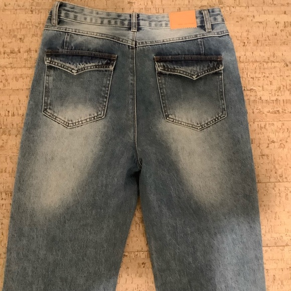 BNWT. Great pair of jeans but to big for me.  It is a size 28 but fit like 29 30 - Picture 4 of 6